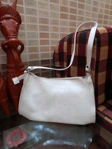 White Sling Bag 🤍