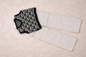 Trendy Bear Pattern Knit Vest