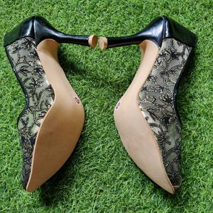 Beautiful Lace And Glitter Black Heels