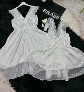 Feminen Short White Lingeri.