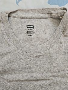 Levi&#39;s Gray T-Shirt