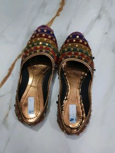 Embroidered Ethnic Juttis