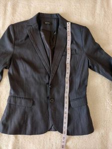 Women&#39;s Pinstripe Pant Suit
