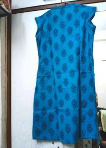 Srishti Printed Sleeveless Kurta With Free Legging