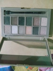 Eye shadow  with different colours