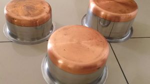 3 Unused Copper Bottom Vessel With Lid