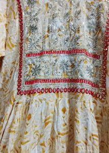 Vintage-Inspired Cream Pattern Dress