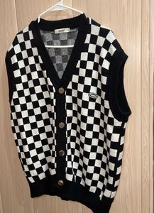 Checkered Sleeveless Knit Top