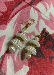 White Pearl Earings Pair