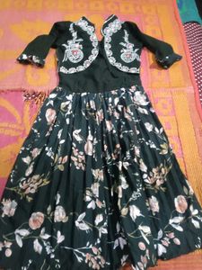 Elegant Women's Ethnic Outfit Set