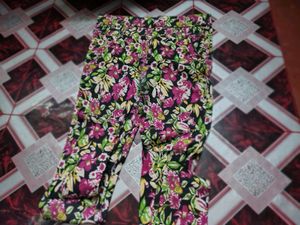 Polka Dot Shirt And Floral Jeggings Or Black Belt