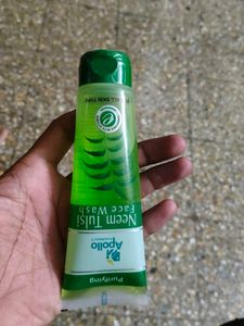 Apollo Neem Tulsi Face Wash