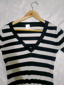 Striped V-Neck Fitted Sweater