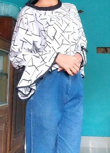 🤍 Geometric Print Bell Sleeve Top