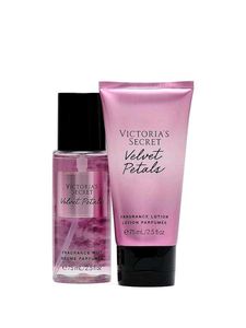 Victoria&#39;s Secret Velvet Petals Set