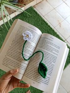 Crochet Handmade Daisy Bookmark With Leaf🩷