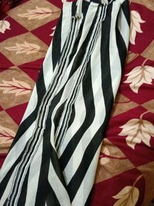 Black And White Hijab