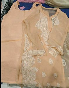 Chikenkari kurti