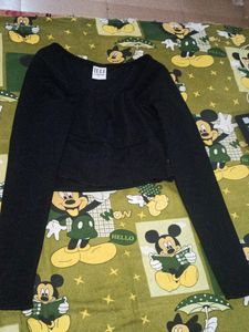 ILLI London black full sleeve crop top with square neckline
