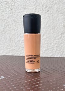 MAC Studio Fix Fluid Foundation NC30