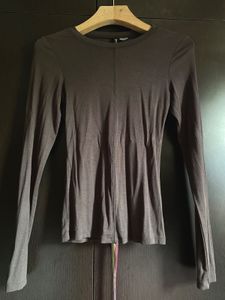 ✨ H&M Long Sleeve Fitted Top