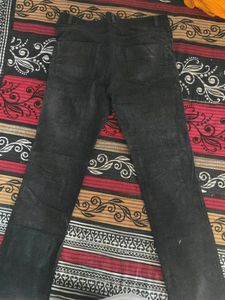 Stylish black Hoffmen cord jeans for daily wear in almost good condition! Thin and lightweight!