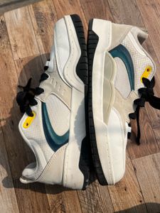 Red Tap  Sneakers 👟  with orignal Box 📦