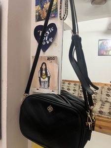 BATA Chic Black crossbag which also acts a sophist