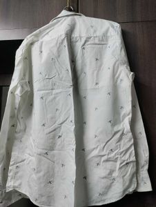 Men&#39;s White Shirt with dragonfly embroidery