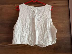 H&amp;M White Button-Down Vest