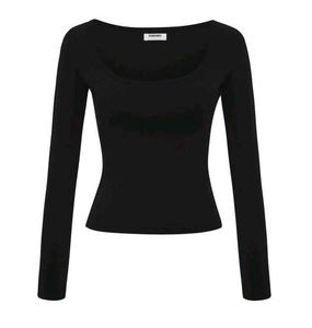 a black solid top, which can be used for layering
