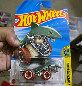 Hot Wheels Buick Riviera &amp; Shark Bite Treasure Hun