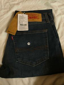 brand new Levi&#39;s straight fit jeans size 30