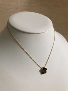 Clove necklace (black)