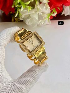 VERSACE & GUCCI MIX BRANDED WOMEN WATCHES @SALE