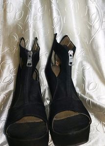 HEELS Totally New Just Tag Missing 🖤