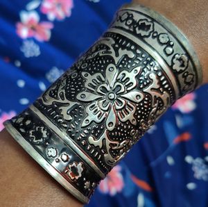 Metal Hand Accessory