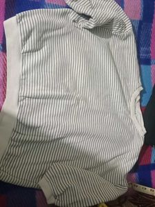 white black striped tshirt crop