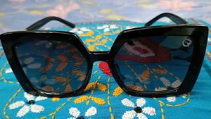 Stylish Black Square Sunglasses