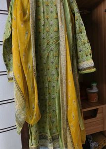 pakistani Green Embroidered Kurta set