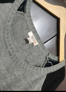 Grey &amp; Black Winter Top For 40 Bust