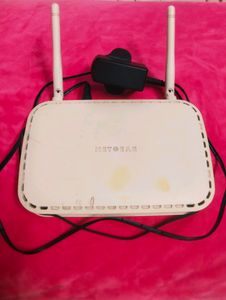 NETGEAR WIFI ROUTER WNR614 With Adapter
