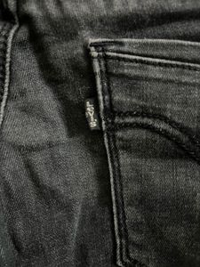 Black Levi&#39;s Jeans