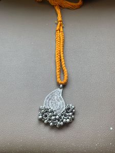 Leaf Pendant Necklace