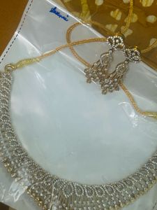 White Stone Neckpiece set