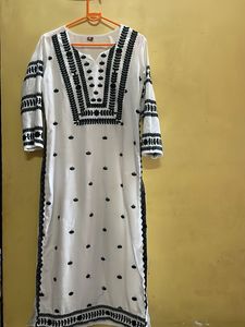 Elegant White Embroidered Kurta Pant Set