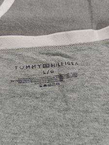 Tommy Hilfiger - 32