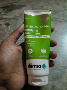 The Derma Co 5% Nia-Ceramide Matifying Moisturizer