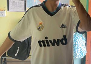 Real Madrid Adidas T-Shirt(Trendy Retro)
