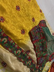 Heavy Border Saree With Blouse